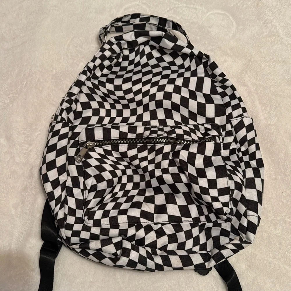 💚 Black & White Checkered Backpack